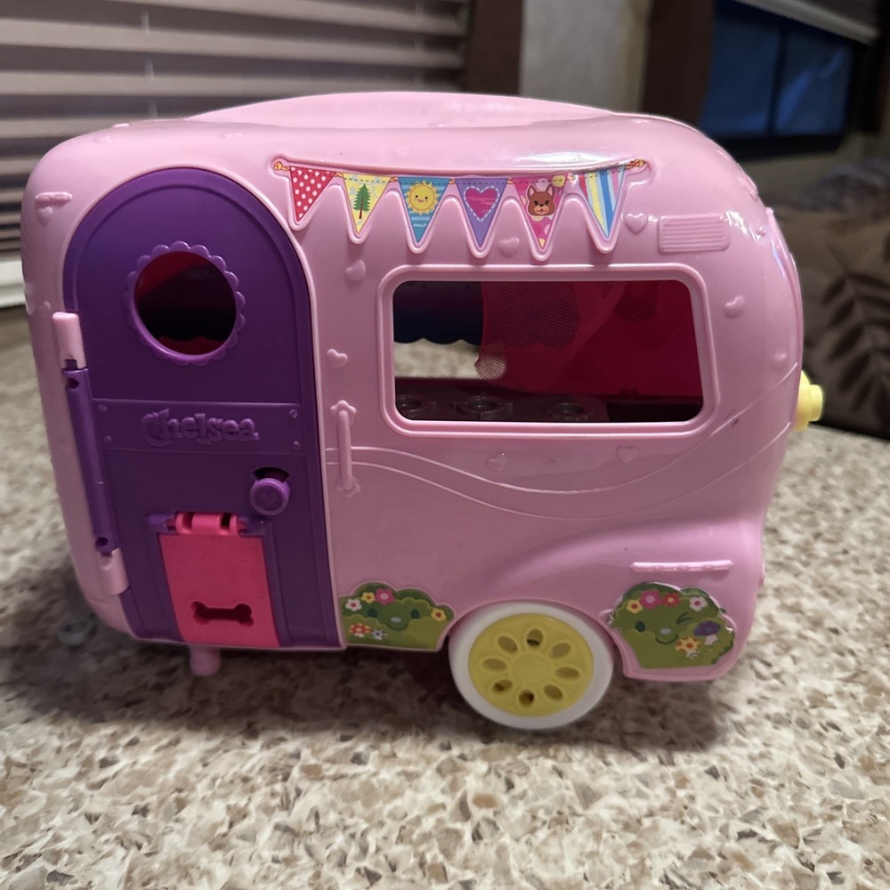 Barbie Club Chelsea Camper 2018 FXG90